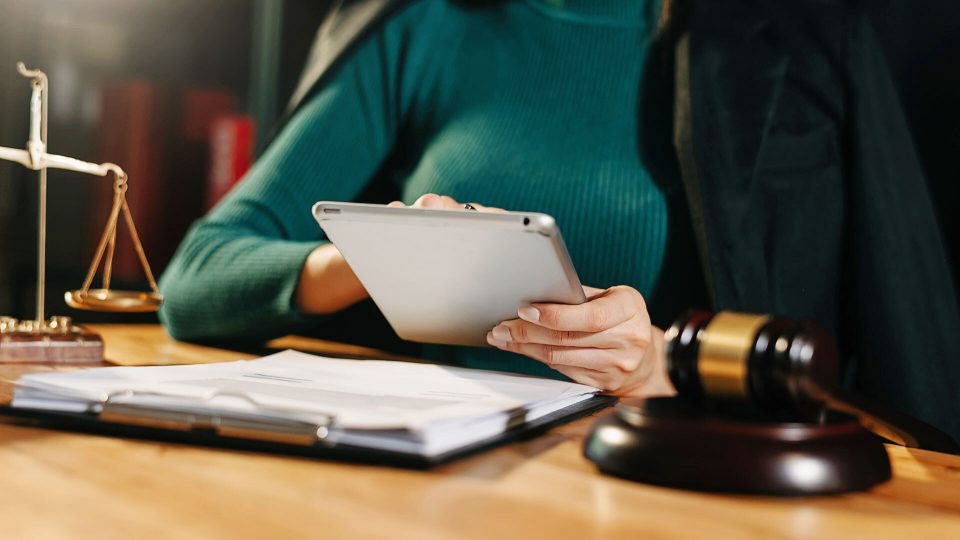 Tutustu tarkemmin yksinkertaiseen, kehittyneeseen ja hyväksyttyyn sähköiseen allekirjoitukseen.